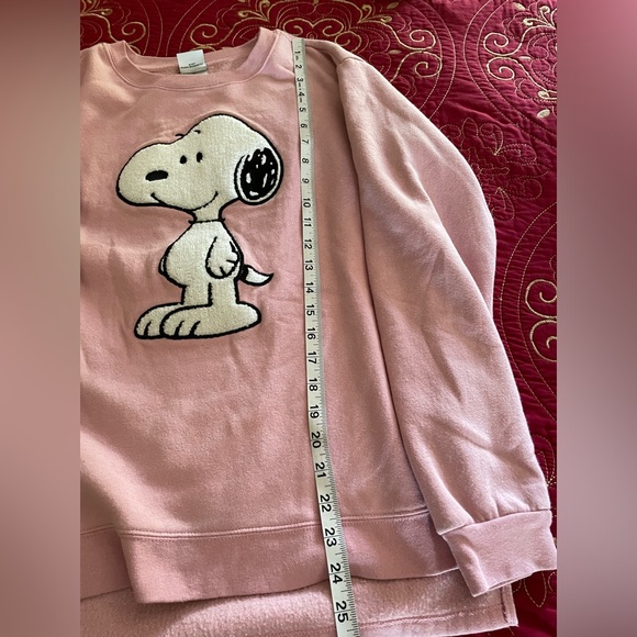 SNOOPY Pink Sweatshirt - Picture 10 of 11